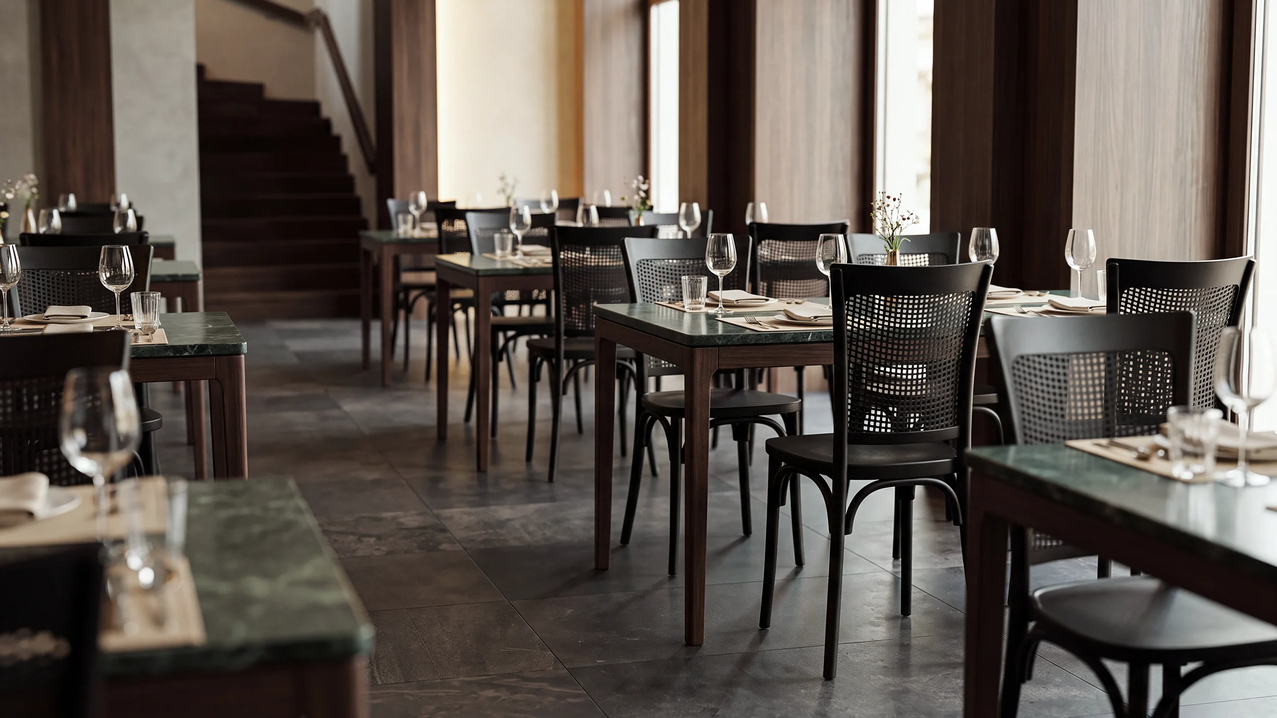 Ambiente de restaurante com móveis Forte Plástico